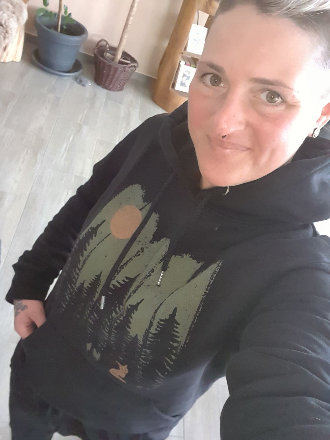 Customer photo review of FUCHS IM WALD KHAKI - Bio Unisex Hoodie (PREMIUM)