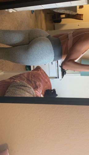 Customer photo review of Chica Athletica- Scrunch Leggings