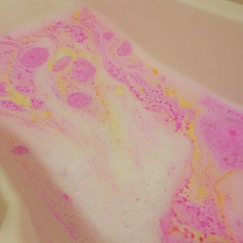 Customer photo review of Snow Fairie Bath Bomb
