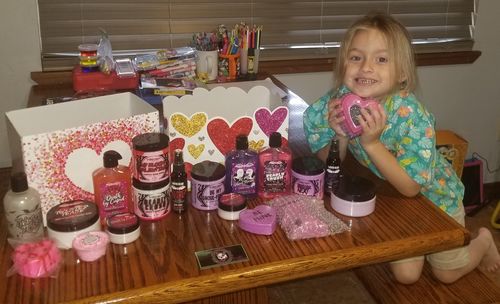 Customer photo review of Large Gold, pink & red heart Box