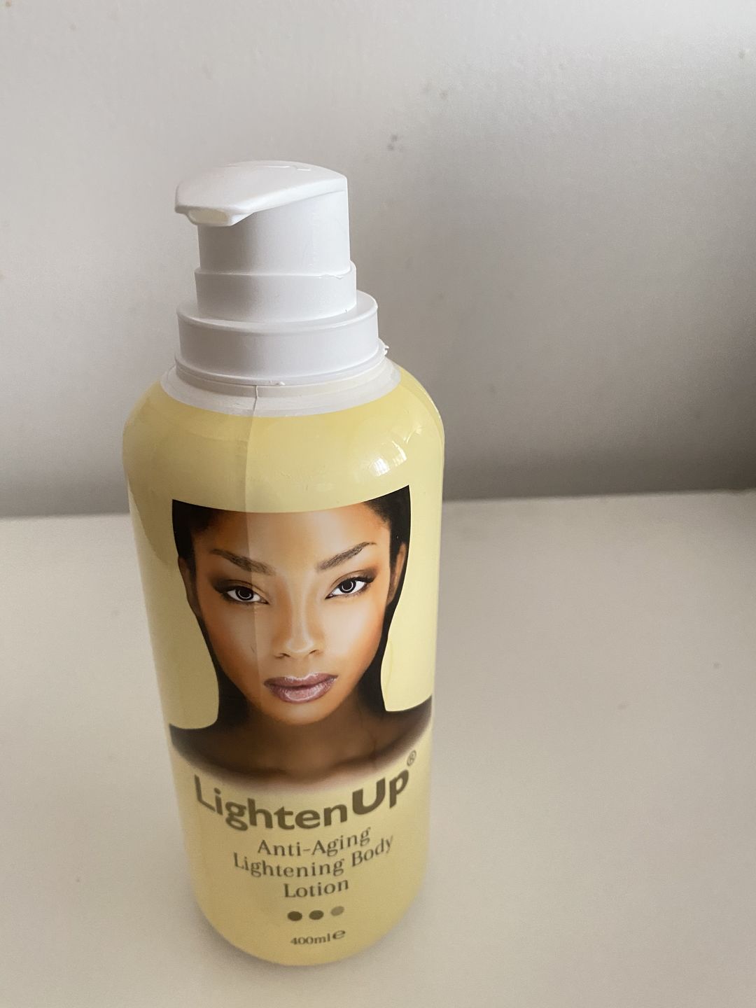 Customer photo review of Omic LightenUp Anti-Aging Lightening Body Lotion - 400ml