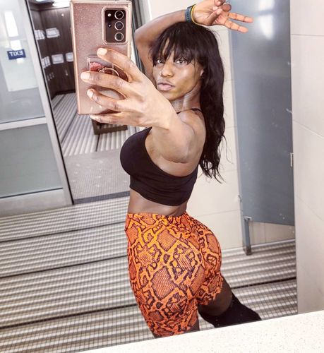 Customer photo review of Venom V-Cut Scrunch Biker Shorts