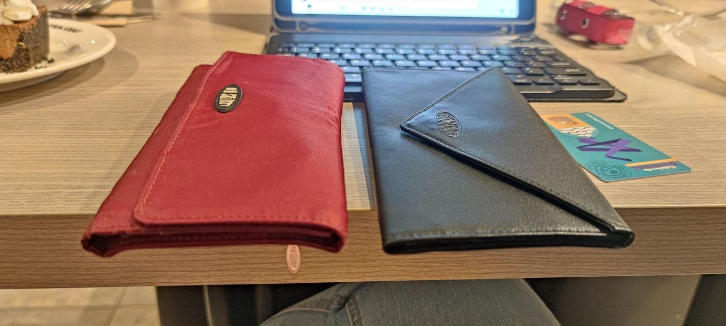 Customer photo review of Leather Slimvelope Black