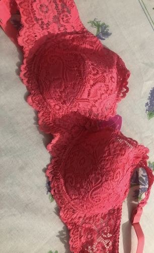 Customer photo review of Maroon Broom - Wired / Non-Wired Light Padded European Lace Bra