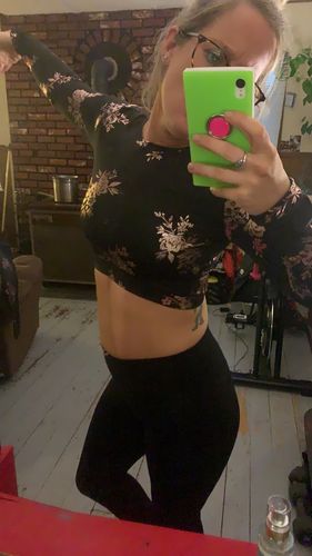Customer photo review of Criss Cross Long Sleeve Active Cropped Top - Metallic Floral