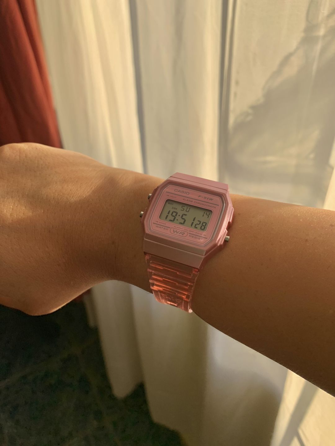 Customer photo review of Reloj Casio Vintage F-91WS-4D Rosado Transparente