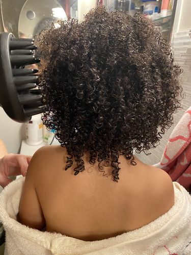 Customer photo review of Curly Hair Wash and Go System with Organic Castor Oil for Strengthening Hair with  Vanilla Berry Fragrance (Step 1 - 4)