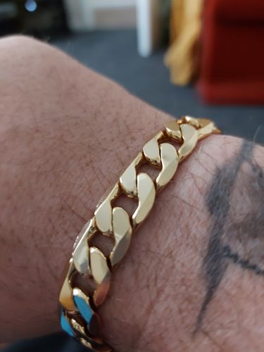 Customer photo review of CURB BRACELET (GOLD) 12MM