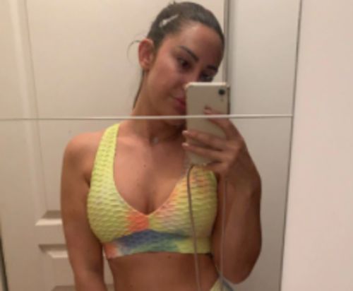 Customer photo review of GYMKARTEL® SUPPORTIVE SPORTS BRA - TIE-DYE YELLOW