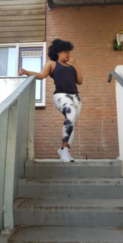 Customer photo review of GYMKARTEL® ANTI-CELLULITE AND PUSH UP LEGGINGS - TIE-DYE BLACK