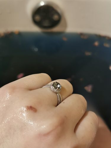 Customer photo review of Charcoal Skull Bath Bomb - Midnight Silver Ring Collection Made with Crystals from Swarovski®