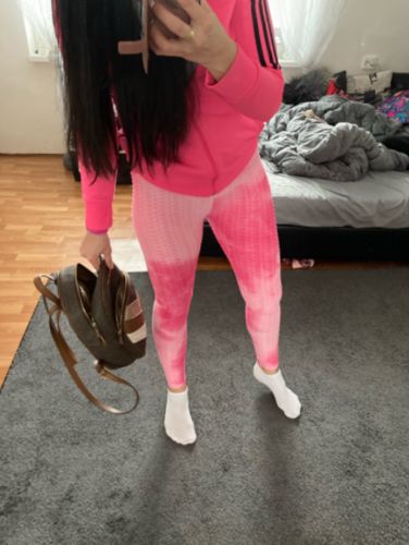 Customer photo review of GYMKARTEL® ANTI-CELLULITE AND PUSH UP LEGGINGS - TIE-DYE PINK