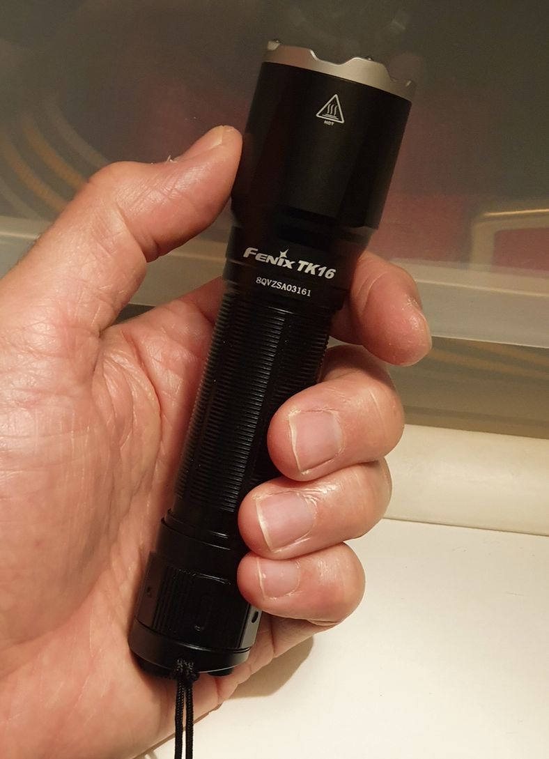 Customer photo review of Fenix TK16 V2.0 - 3100 Lumens - double commutateur arrière - pack complet