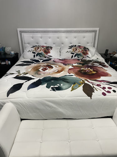 Customer photo review of Watercolor Floral 3 Pieces Quilted Comforter Set