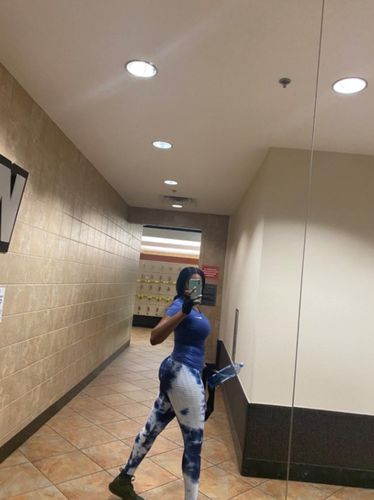 Customer photo review of GYMKARTEL® ANTI-CELLULITE AND PUSH UP LEGGINGS - TIE-DYE BLUE