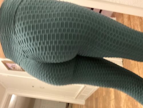 Customer photo review of GYMKARTEL® ANTI-CELLULITE AND PUSH UP LEGGINGS - GREEN