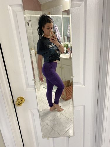 Customer photo review of GYMKARTEL® ANTI-CELLULITE AND PUSH UP LEGGINGS - PURPLE
