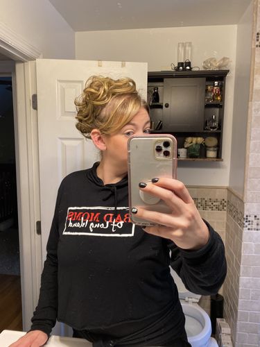 Customer photo review of JuvaBun Messy Bun