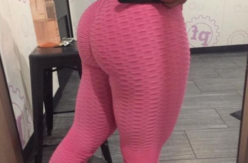 Customer photo review of GYMKARTEL® ANTI-CELLULITE AND PUSH UP LEGGINGS - PINK