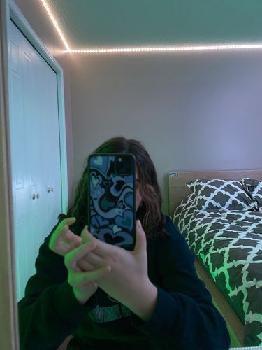 Customer photo review of Graphic Design Purple Heart Swirl Pattern iPhone Case