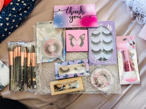 Customer photo review of Eyelash Box