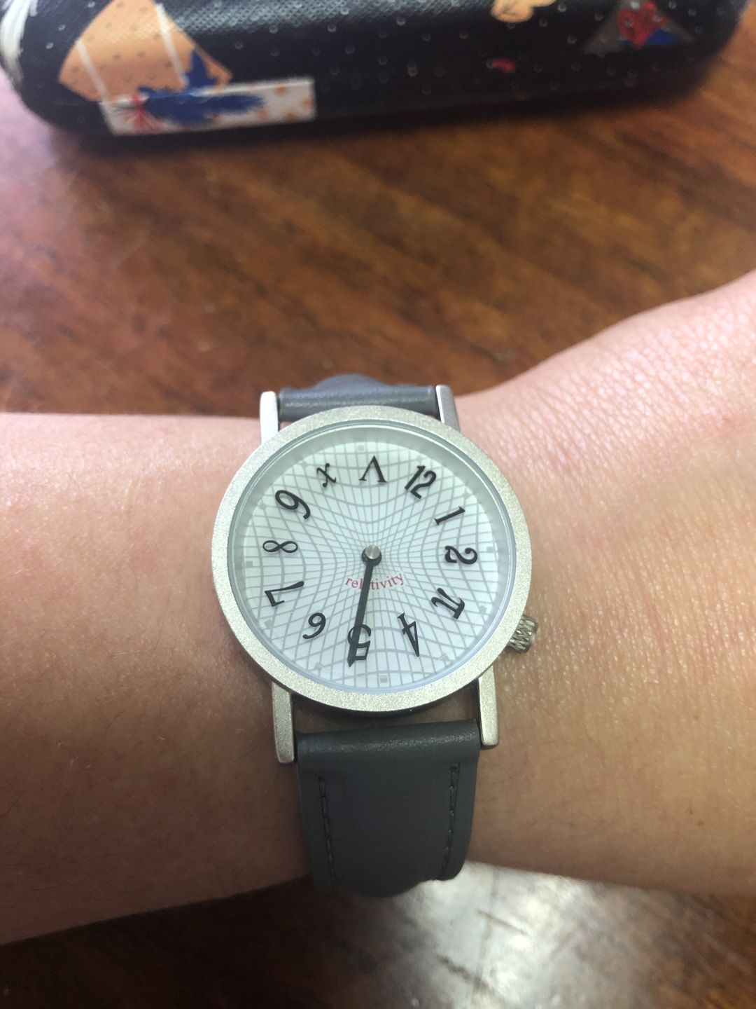 Customer photo review of Reloj Análogo Philosophers Guild Relatividad de Einstein 33 mm