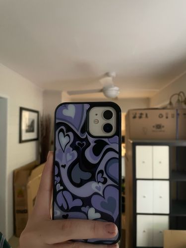 Customer photo review of Graphic Design Purple Heart Swirl Pattern iPhone Case