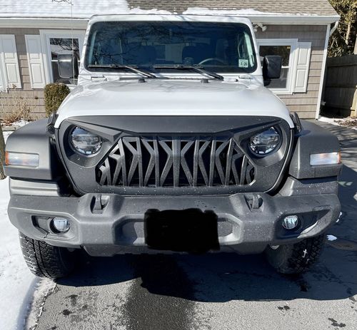 Customer photo review of Shark Grille - Matte Black for 18-21 Jeep Wrangler JL & Gladiator JT