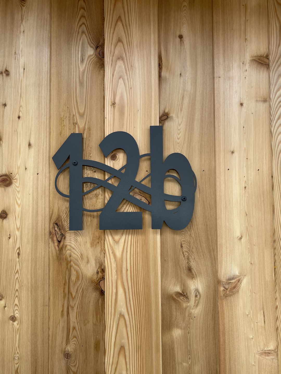 Customer photo review of Hausnummer "Ornamental Style" passend zum Hausnummern-Monogramm (personalisierbar)