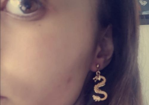 Customer photo review of Boucles d'Oreilles Dragon Or