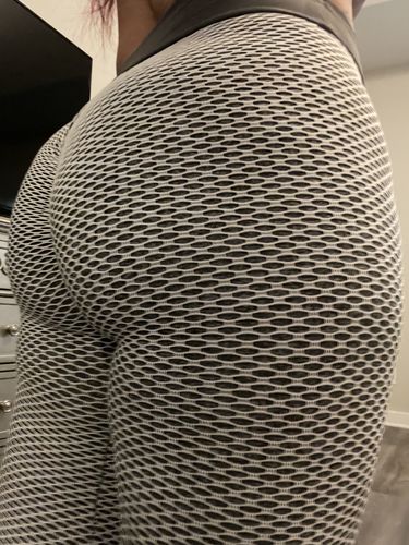 Roseanna E. review of Booty Lifting | Anti Cellulite Leggings image 1 out of 1