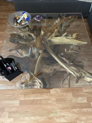 Customer photo review of Wurzelholztisch LARGO Quadrat 100 cm x 100 cm  inkl. Glasplatte