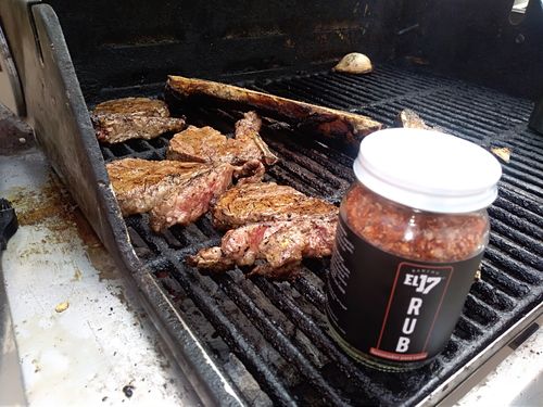 Reseña con foto de un cliente sobre Filete cabrería con hueso