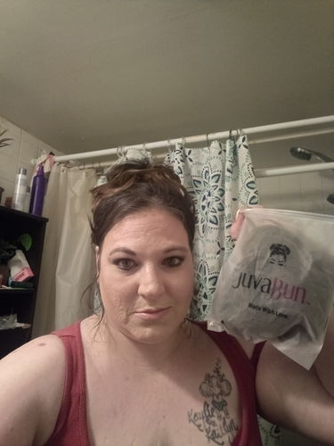 Customer photo review of JuvaBun Messy Bun
