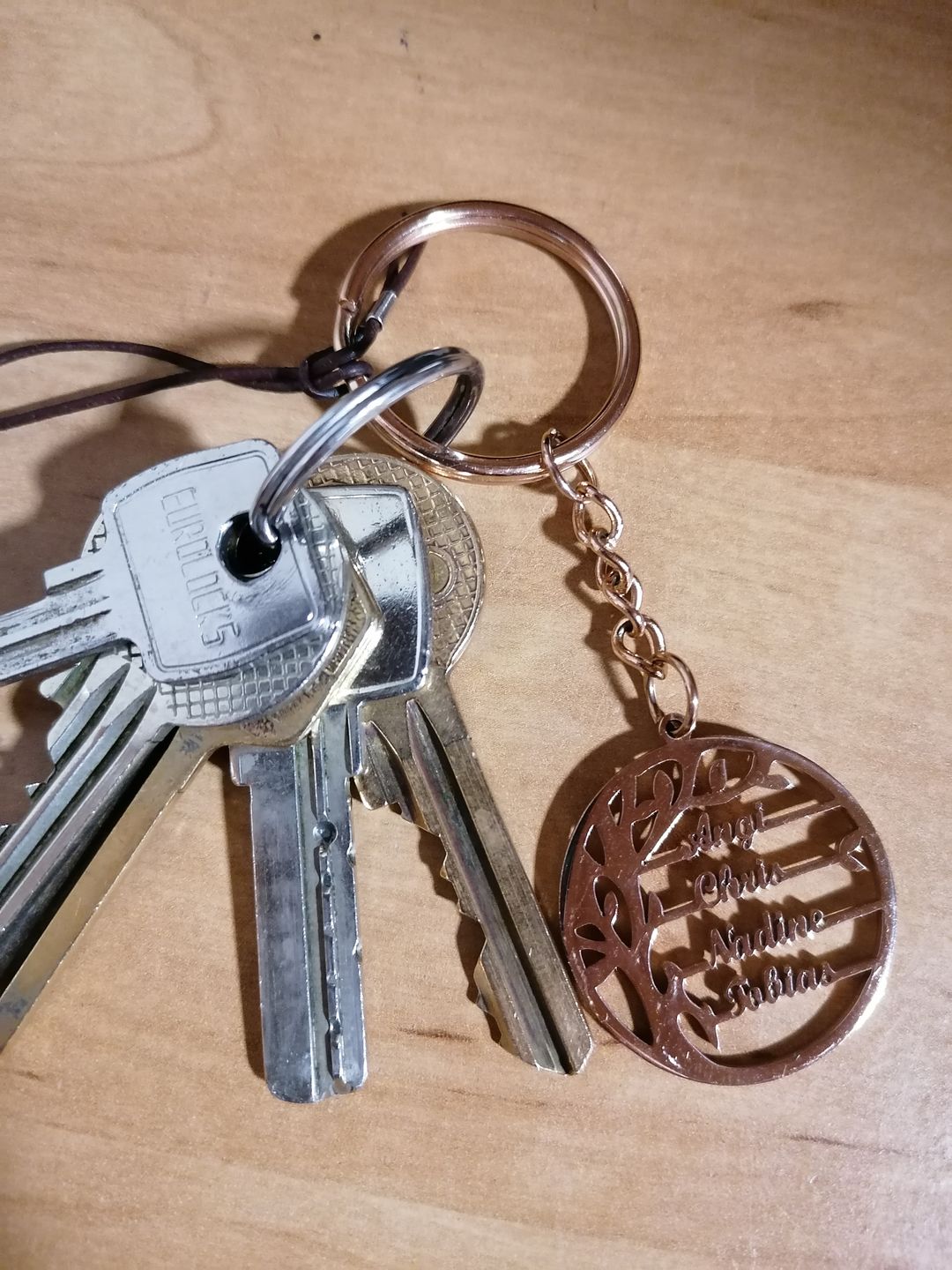 Customer photo review of LOANYA Lebensbaum Schlüsselanhänger mit persönlichem Namen