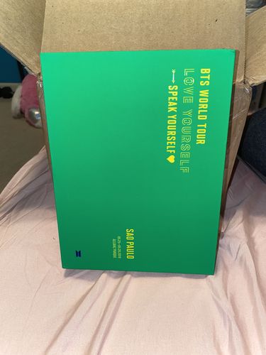 Customer photo review of BTS DVD Love Yourself -Speak Yourself:  Sao Paolo DVD Photobook Poster and Extras