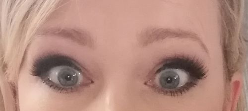 Customer photo review of Magnifiquelashes - Volume