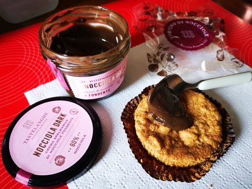 Customer photo review of Torta di Nocciole Tastëlanghe (Box Torta)