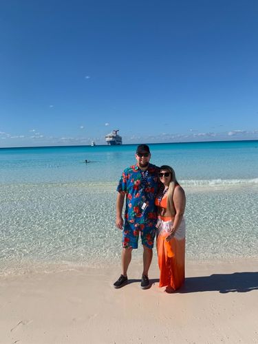 Customer photo review of Men's Flower Casual Button Down Hawaiian Shirts&Shorts