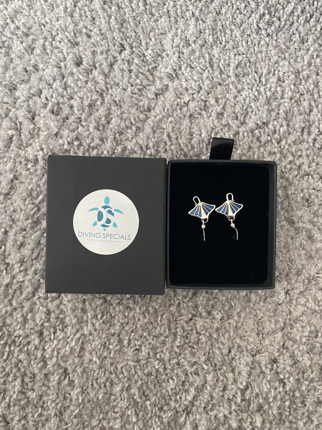 Customer photo review of Peter Stone 925 Real Silver Manta Ray Earrings