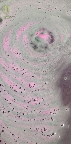 Customer photo review of Pink Mist Bath Bomb