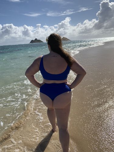 Customer photo review of 'Thrive' High Waisted Cheeky Bikini Bottoms