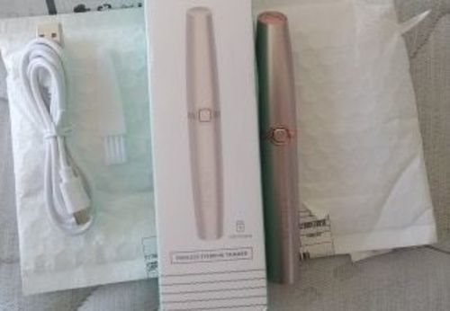 Customer photo review of Elektrisk Øjenbrynstrimmer