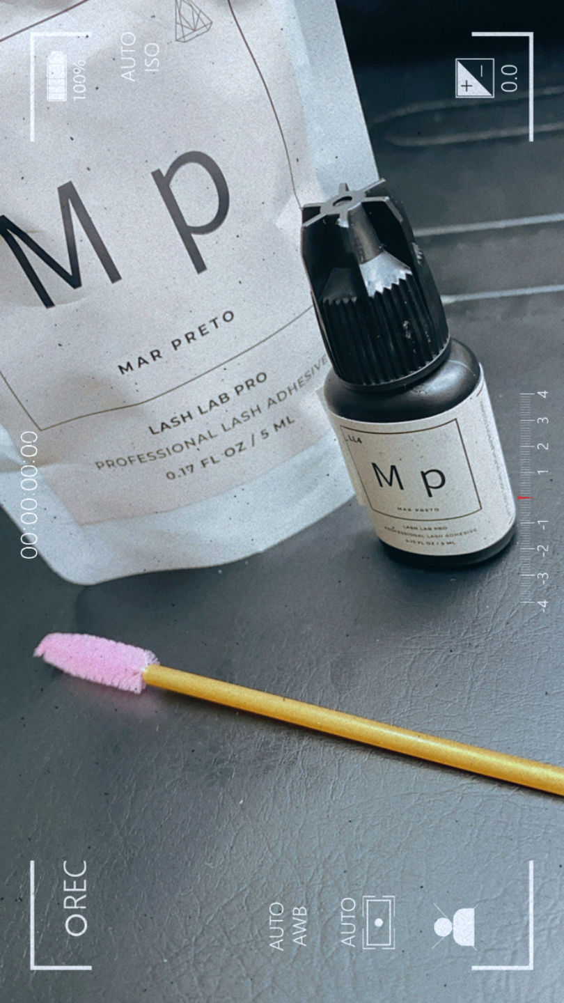 Customer photo review of Mar Preto Black Lash Adhesive