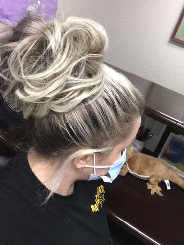 Customer photo review of JuvaBun Messy Bun