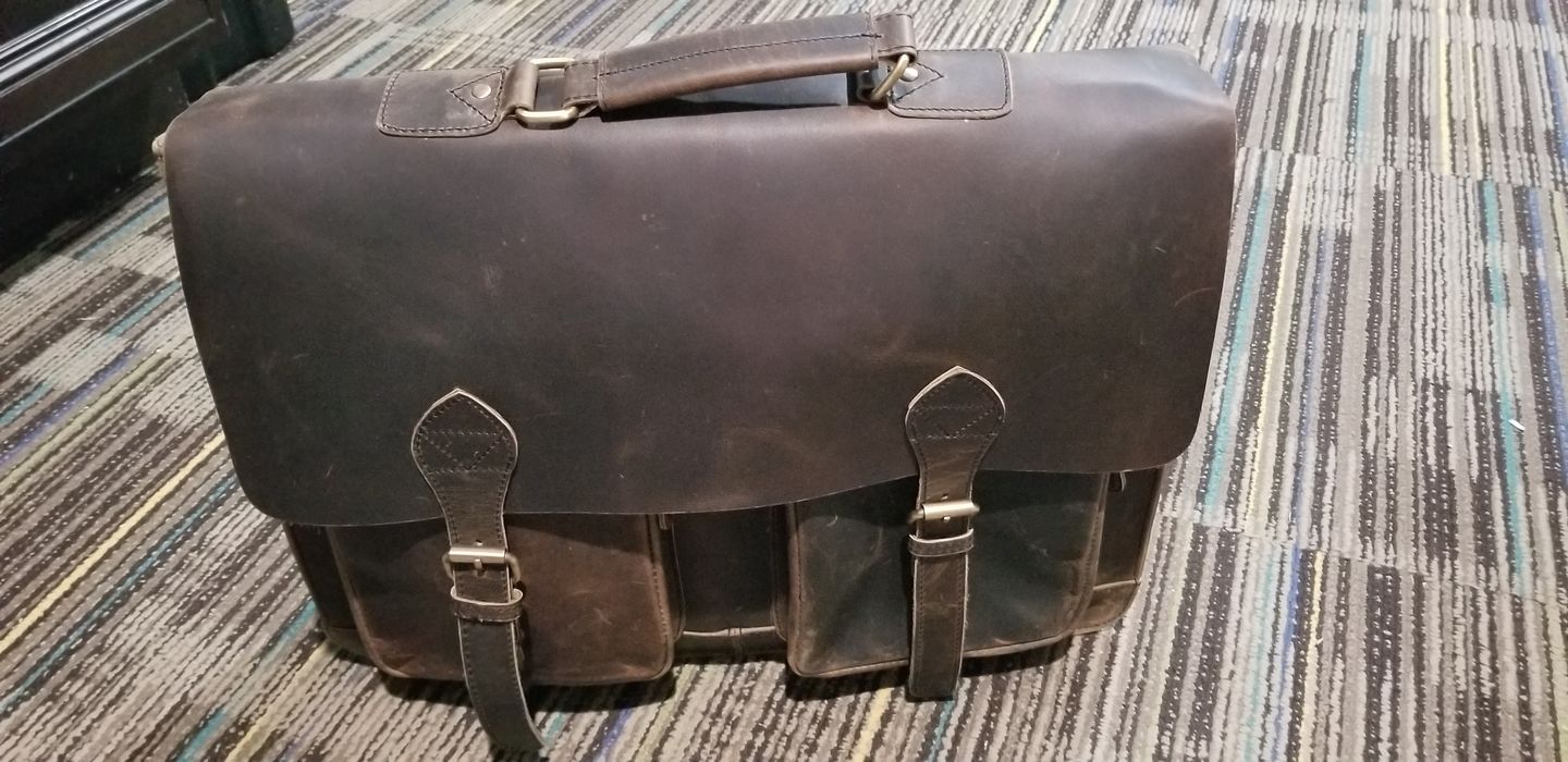 Customer photo review of Retro Buffalo Hunter Leather Laptop Messenger Bag
