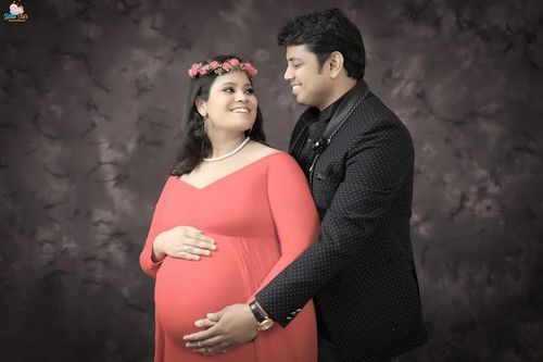 Customer photo review of Exclusive Cherry Red Trail Maternity Photoshoot Gown