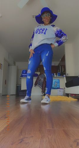 Customer photo review of Ombre Sequins Sleeve 1920 Sweatshirt- New Arrival