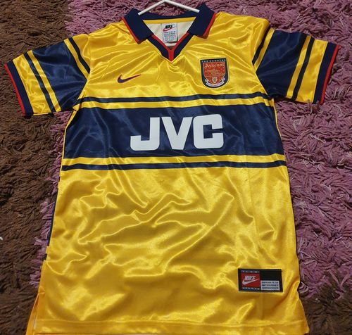 Customer photo review of HIGHBURY 1997/1998 Away Kit