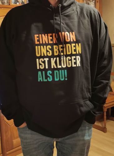 Customer photo review of Einer von uns beiden - Words on Shirts  - Unisex Kapuzenpullover Hoodie